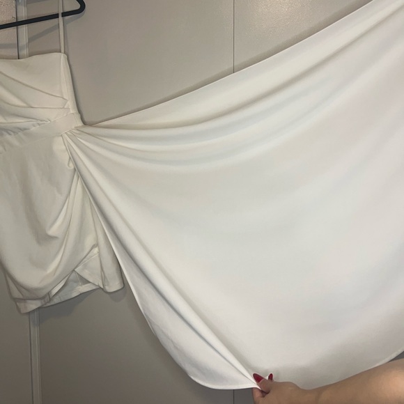 Windsor - Emily One-Shoulder Pleated Asymmetrical White Mini Dress - Picture 5 of 9
